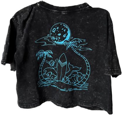 Dunkelgraues Crop Top mit Surf-Motiv und Shaka-Zeichen
