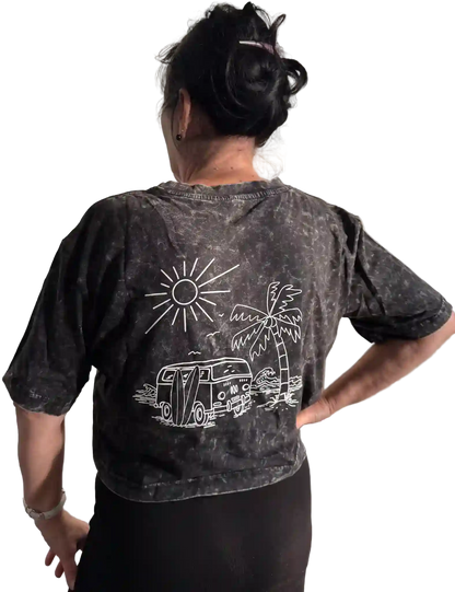 schwarzes Crop Top von hinten mit Siebdruck