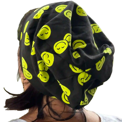 Schwarze Beanie Mütze mit neongelben Emojis - Hinteransicht