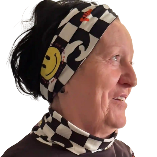 Schwarz-weiß kariertes Stirnband mit gelben Emoji