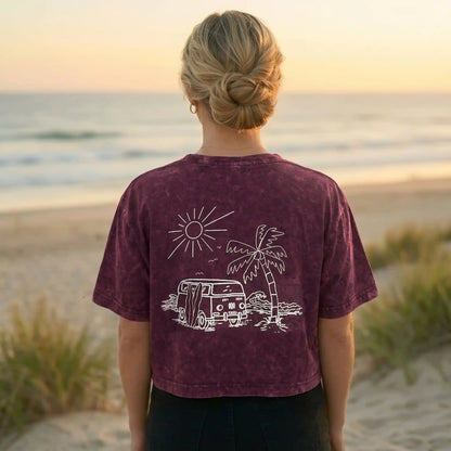 Weinrotes Crop Top mit Siebdruck und Surf-Van-Motiv
