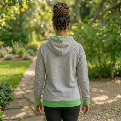 Helllgrauer Hoodie mit neongrünen Details