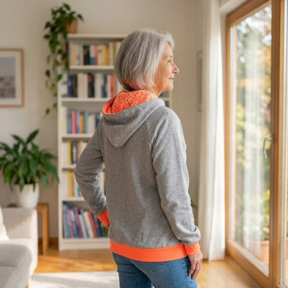 Hellgrauer Hoodie mit neonorangen Details