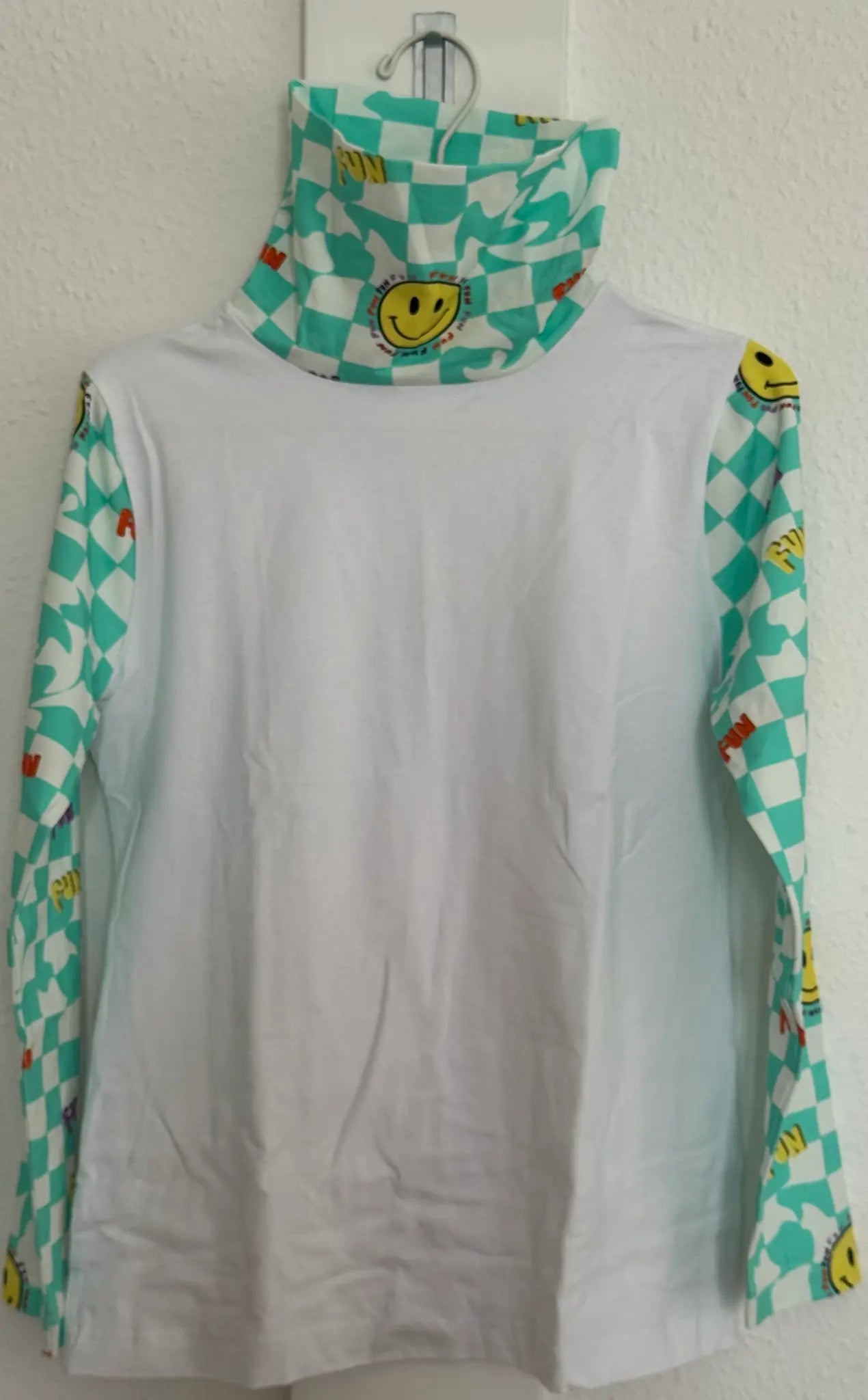 Weißes Longsleeve mit mint-weißem Schachbrettmuster für Damen
