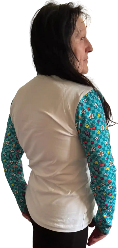 Weißes Longsleeve mit türkisem Retro-Blumen-Print für Damen