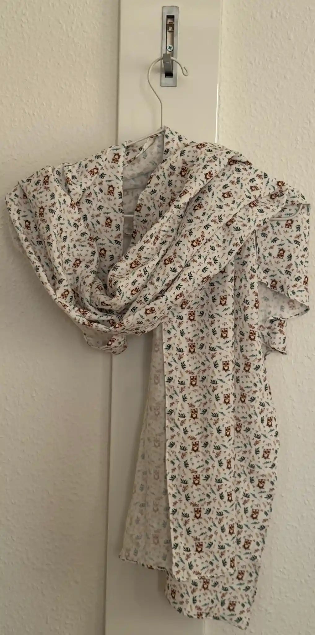 Weißer Musselin Schal mit Eulenmuster